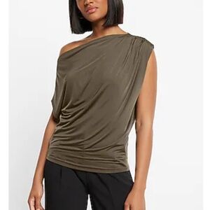 DRAPED ASYMMETRICAL NECKLINE SHORT SLEEVE TEE